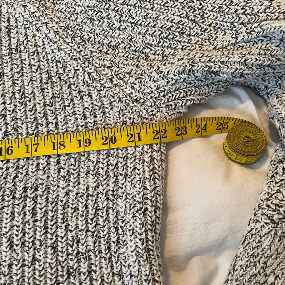 ROOTS salt & pepper heavy turtleneck. Excellent condition, worn a few times. - Picture 5 of 6